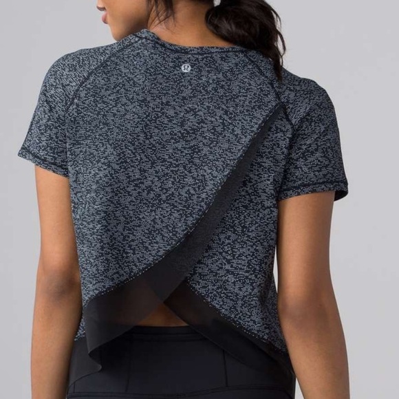 lululemon quick pace short sleeve soundwave white black Preowned great condition - Picture 10 of 10